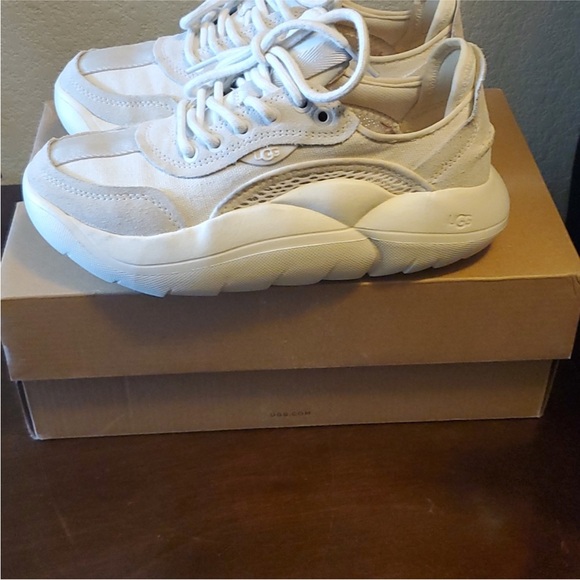 Ugg shoes size 5 - Picture 4 of 6